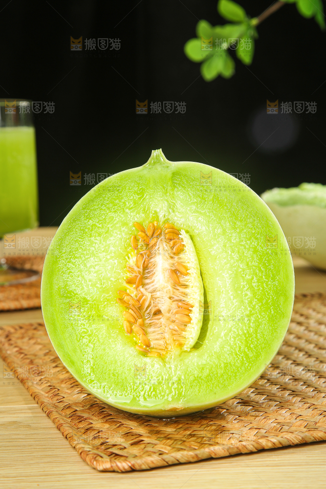 木底上的玉菇甜瓜