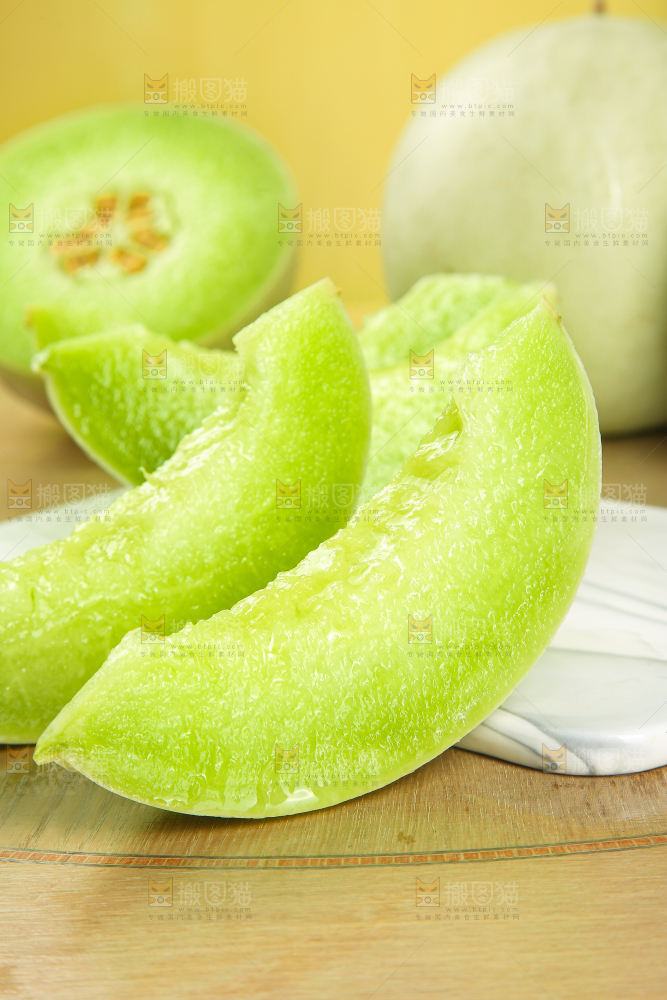 木底上的玉菇甜瓜