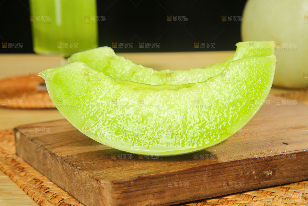木底上的玉菇甜瓜