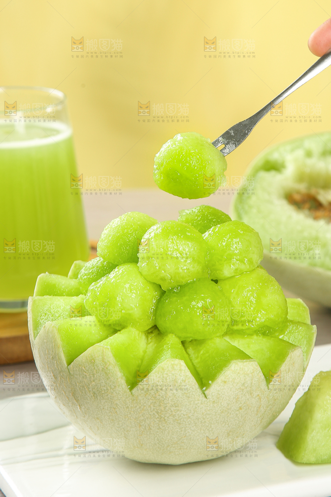 木底上的玉菇甜瓜