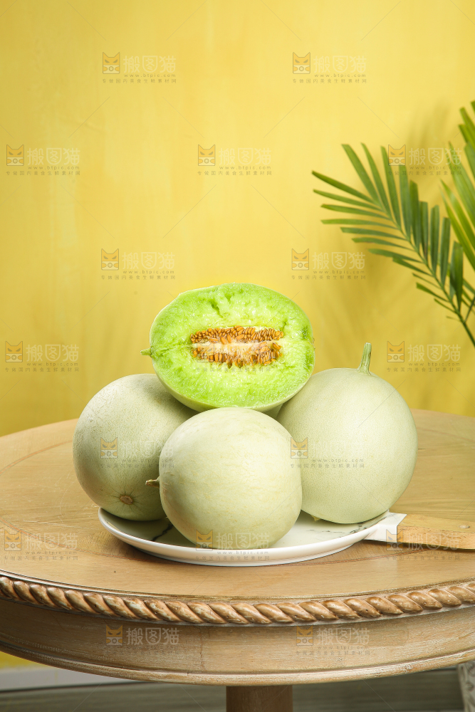 木底上的玉菇甜瓜