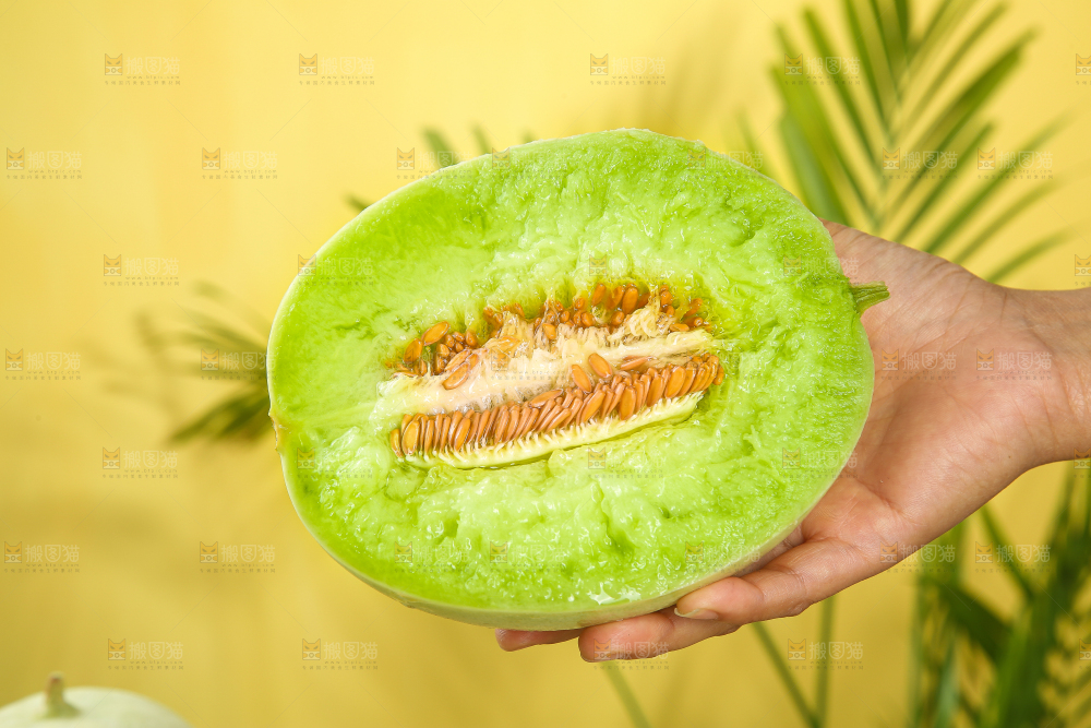 木底上的玉菇甜瓜