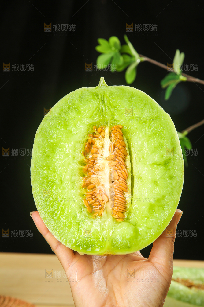 木底上的玉菇甜瓜