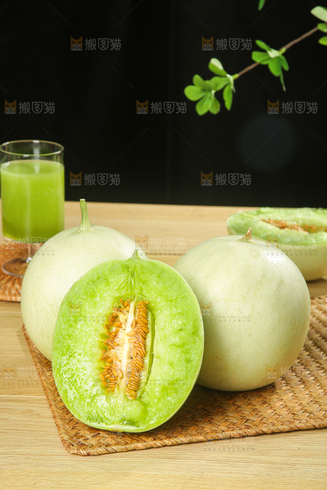 木底上的玉菇甜瓜