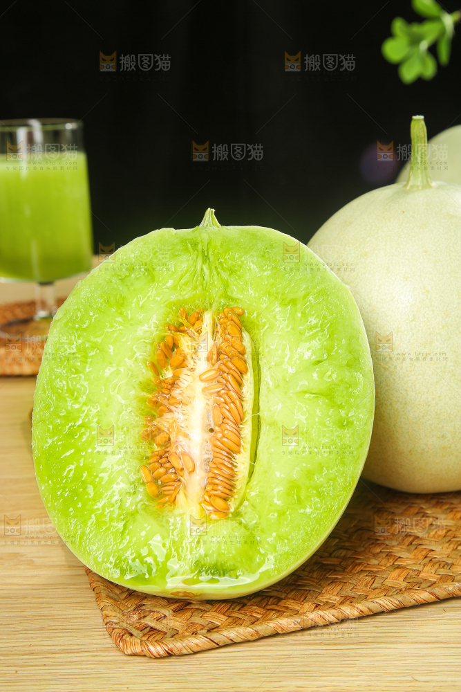 木底上的玉菇甜瓜