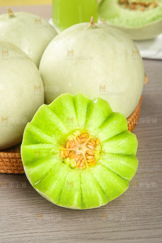 木底上的玉菇甜瓜