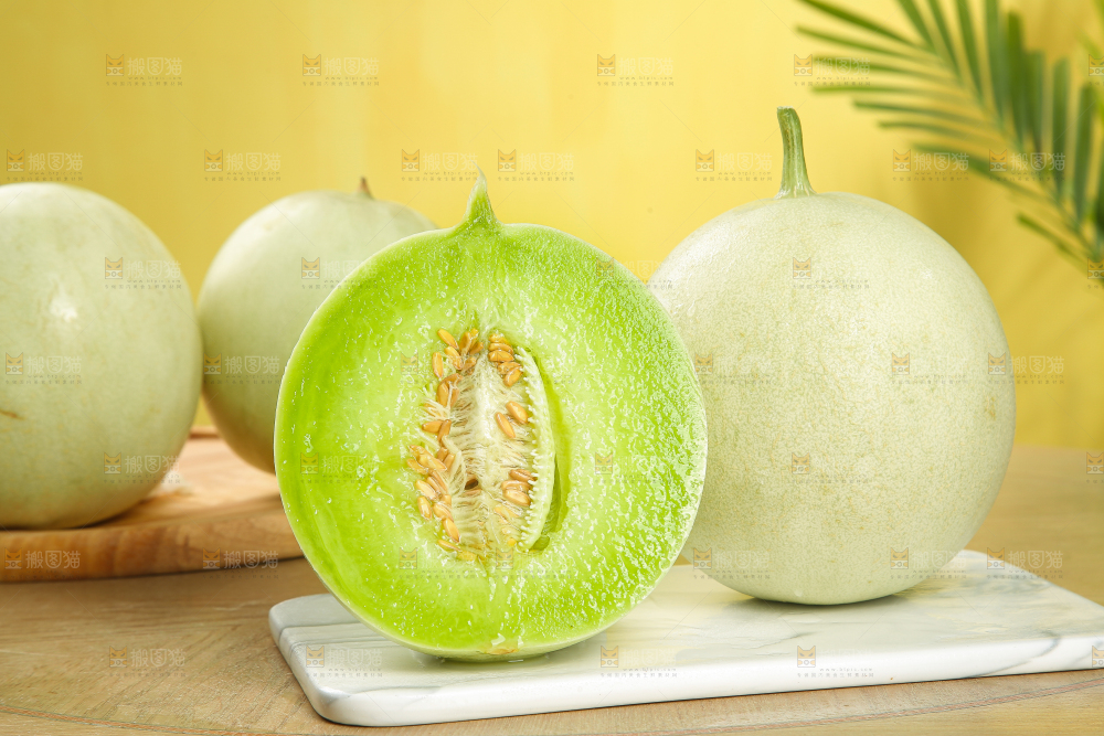木底上的玉菇甜瓜