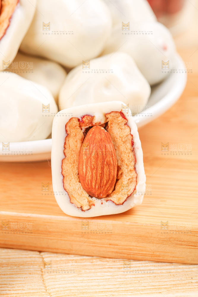 浅底上的夹心奶枣