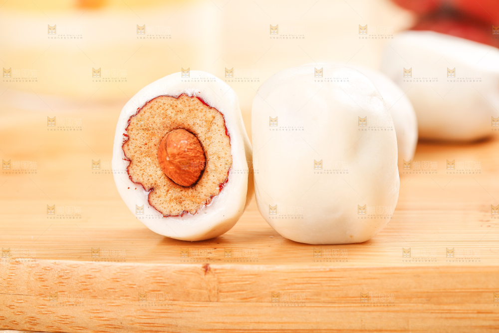 浅底上的夹心奶枣