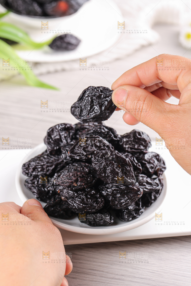 浅底上的新疆西梅干