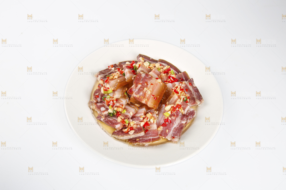 盘子里的咸腊肉