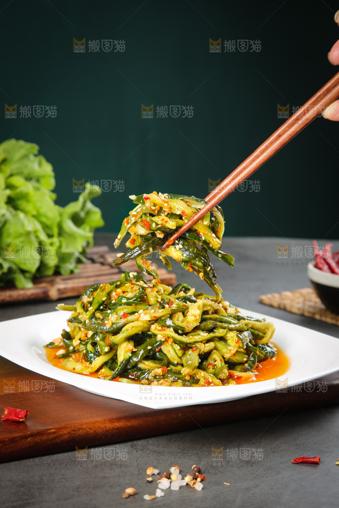 盘子里的黄瓜干