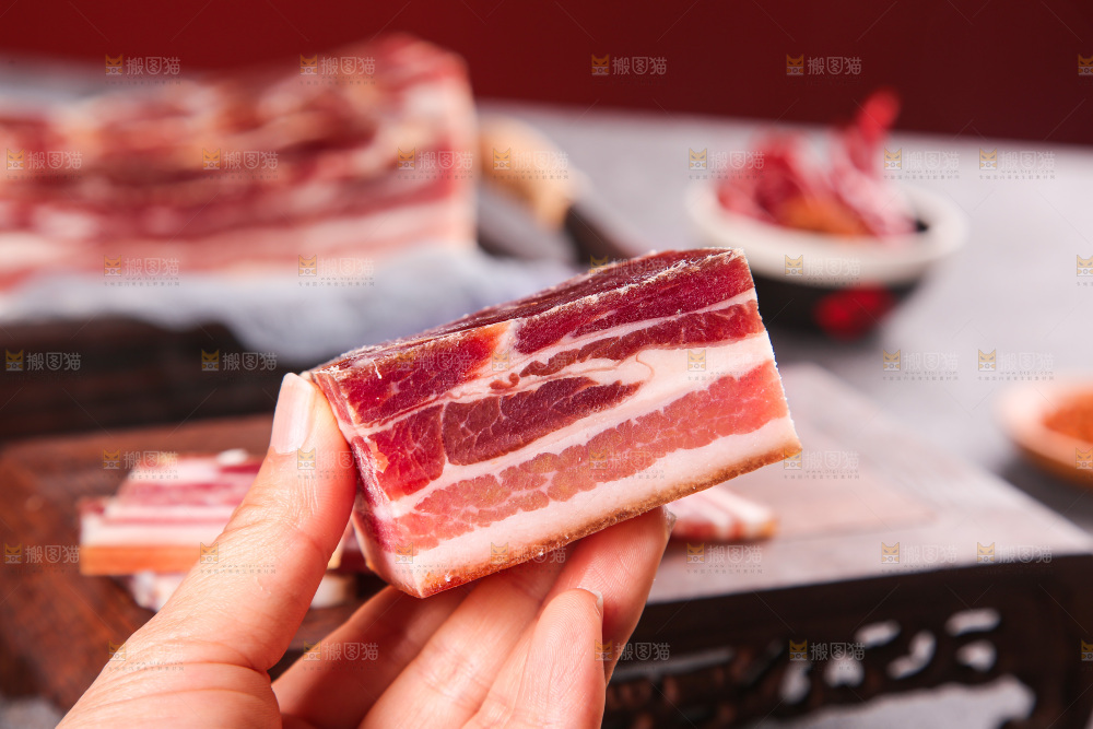 深底上的五花咸肉