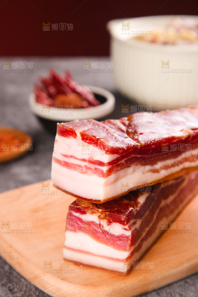 深底上的五花咸肉