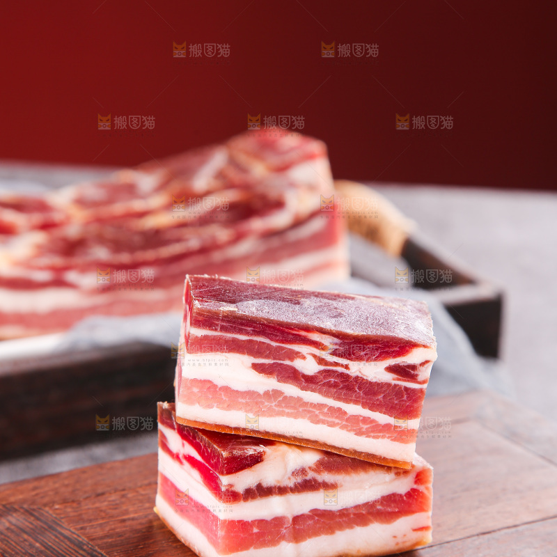深底上的五花咸肉