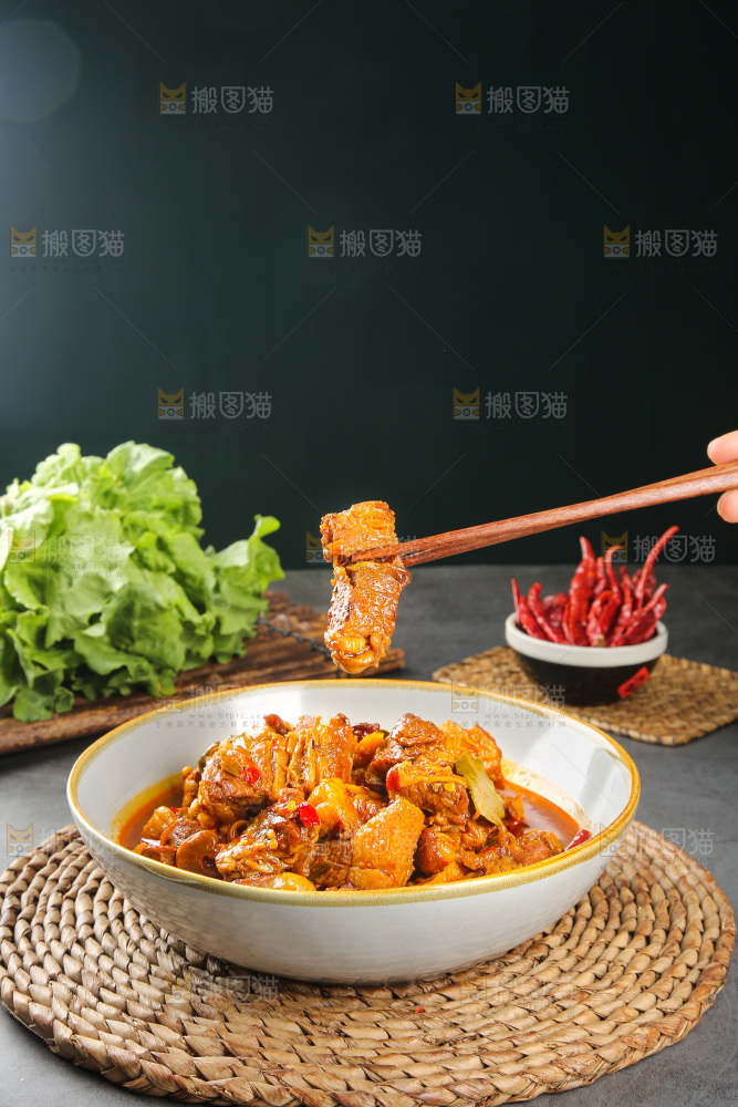 碗里的红烧牛腩
