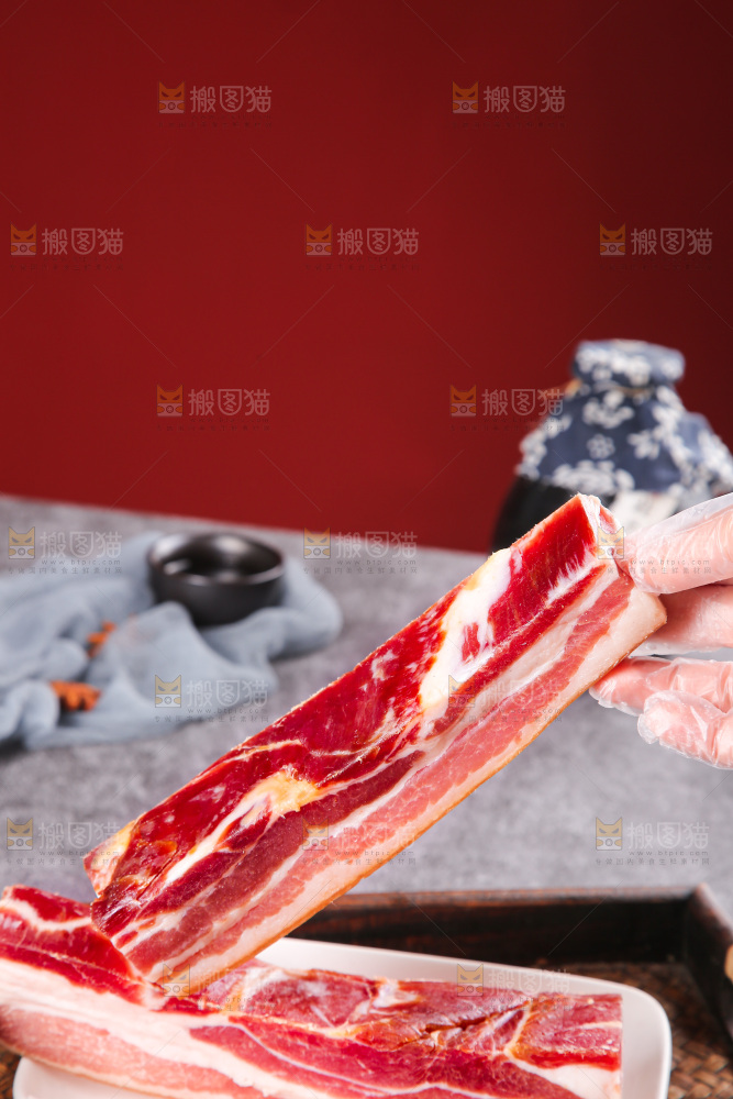 深底上的五花咸肉