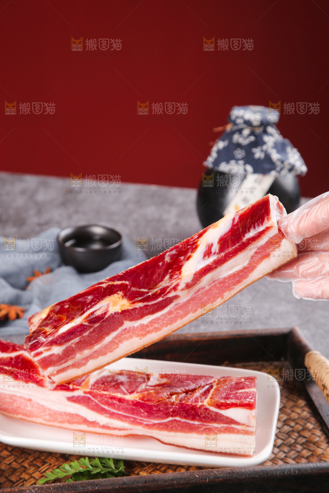 深底上的五花咸肉