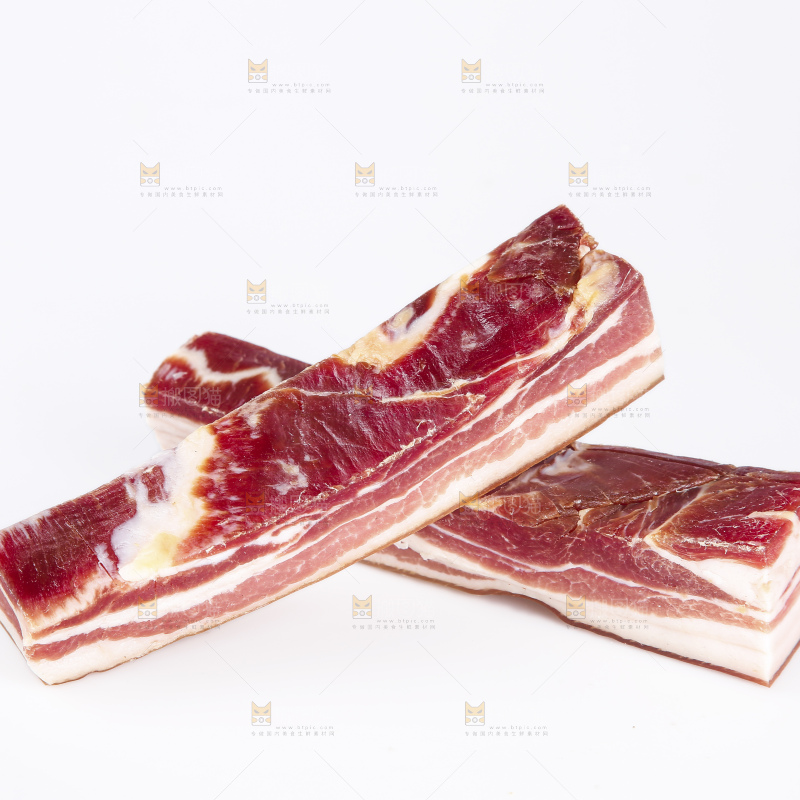 白底上的五花咸肉