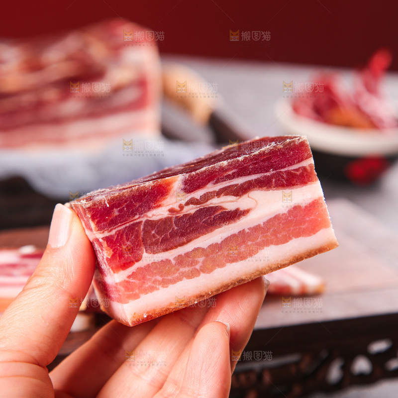 深底上的五花咸肉