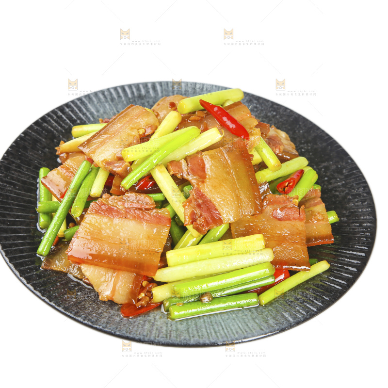 盘子里的蒜苔炒腊肉