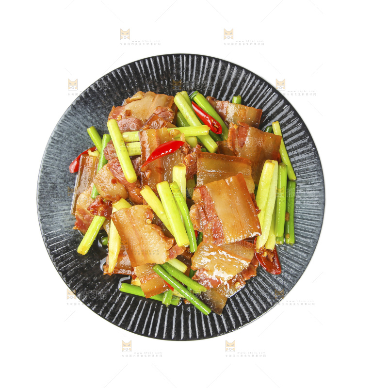 盘子里的蒜苔炒腊肉