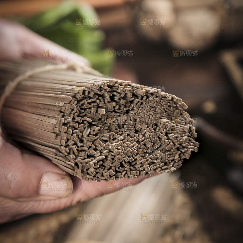 深底上的荞麦面