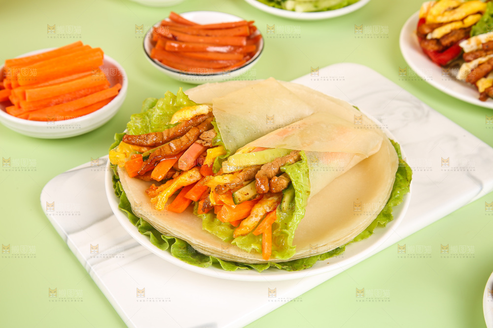 浅底上的卷饼