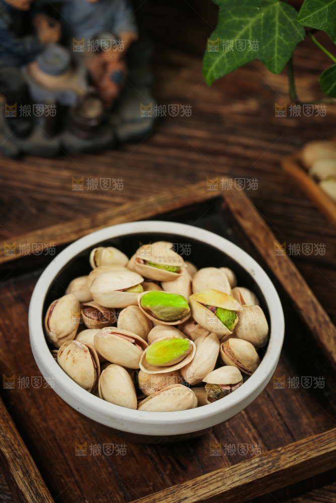 深底上的开心果