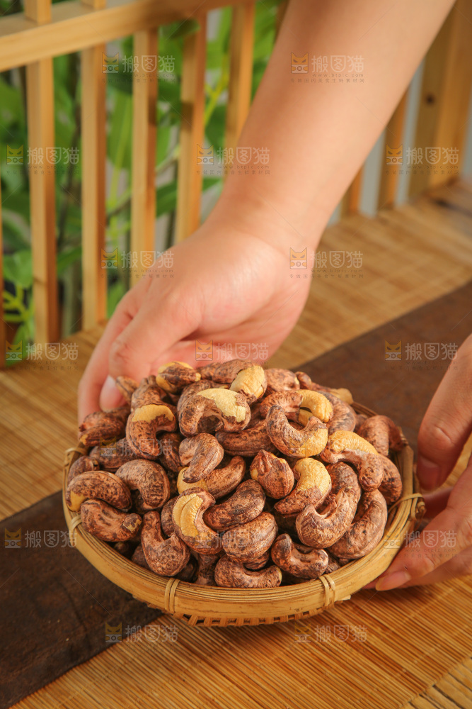深底上的紫皮腰果
