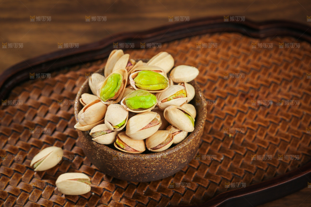 深底上的开心果