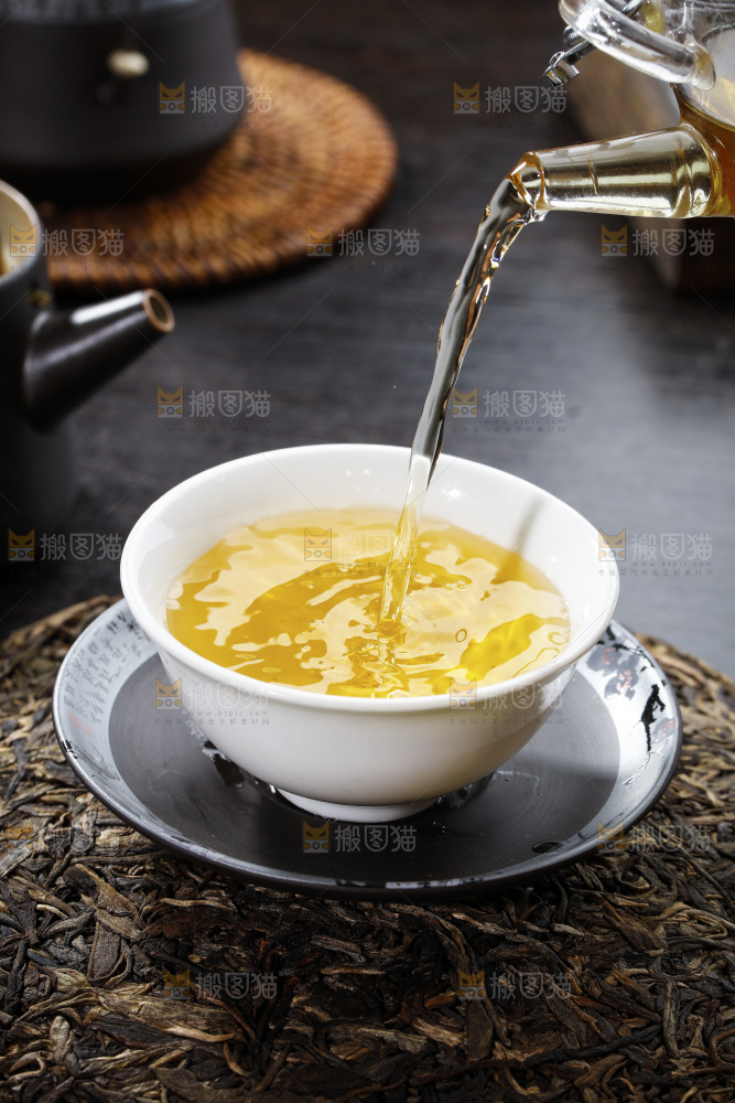 深底上的普洱茶