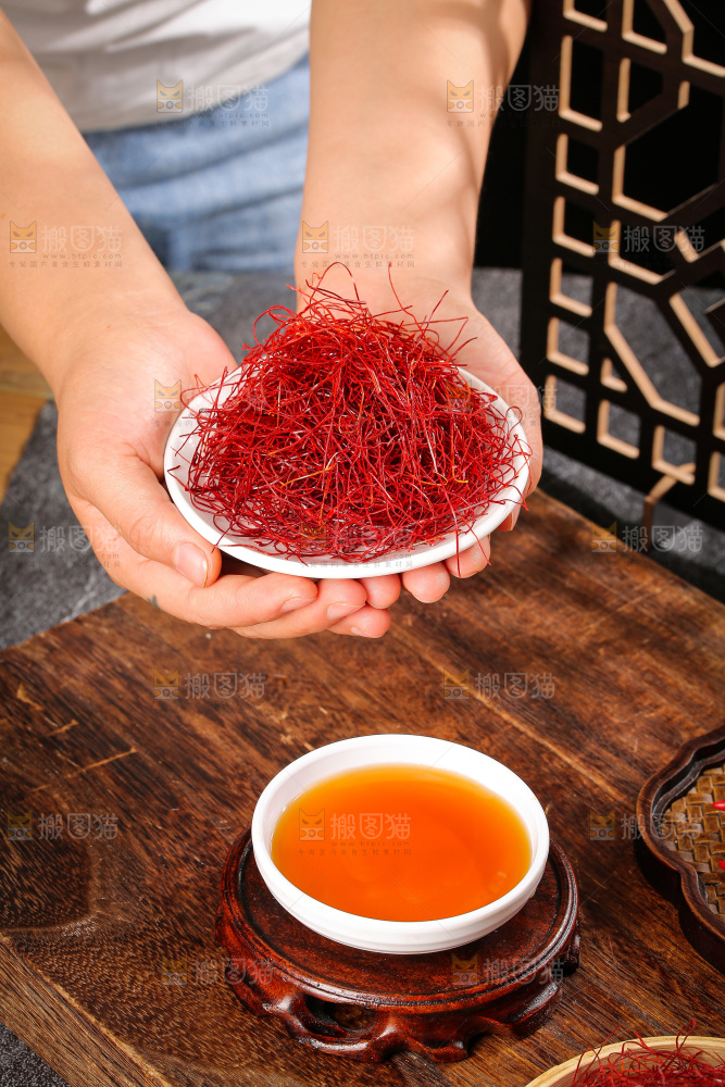 深底上的细辣椒丝