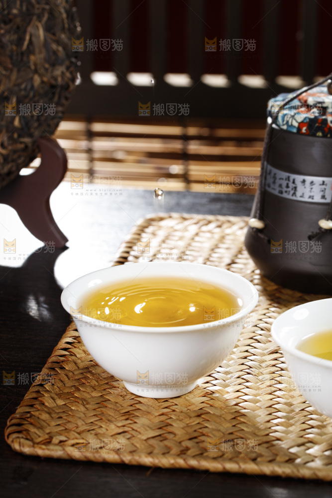 深底上的普洱茶