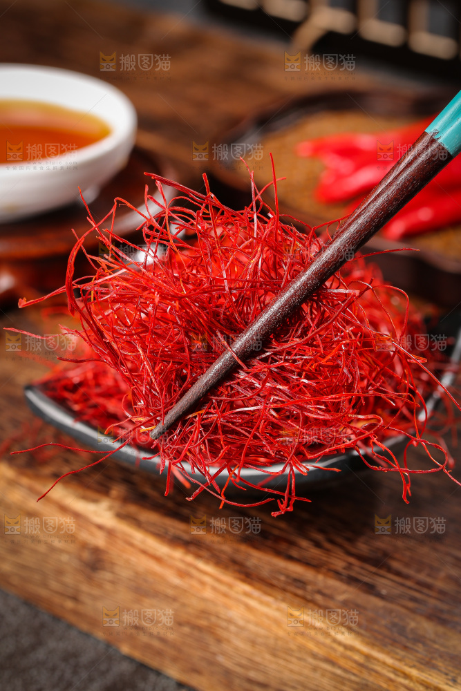 深底上的细辣椒丝