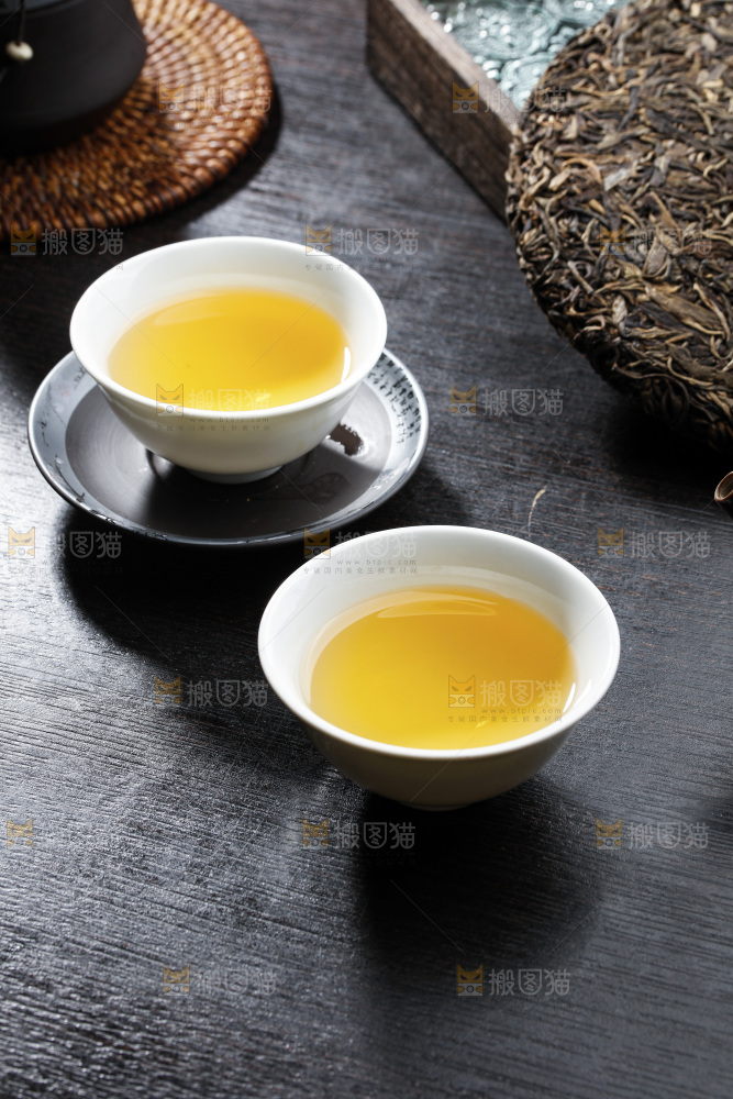 深底上的普洱茶