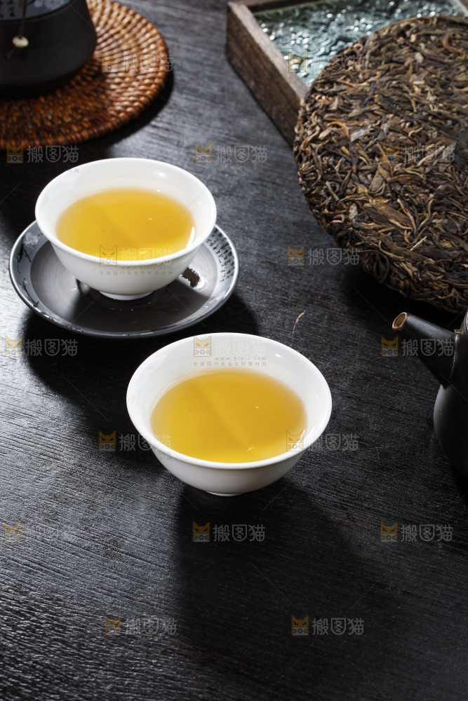 深底上的普洱茶