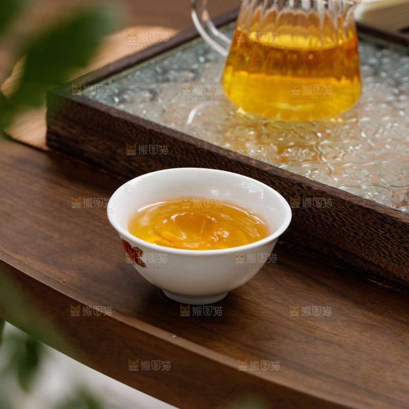深底上的普洱茶