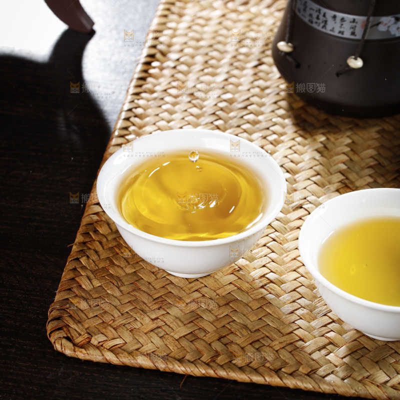 深底上的普洱茶
