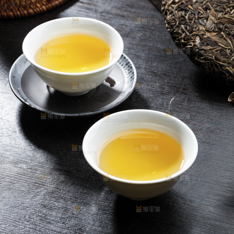 深底上的普洱茶