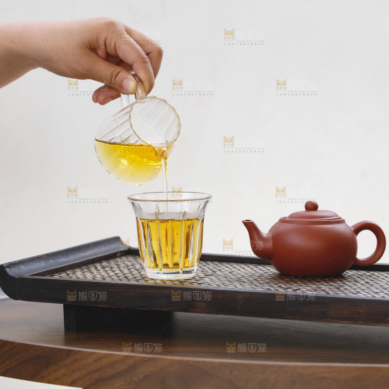 深底上的普洱茶