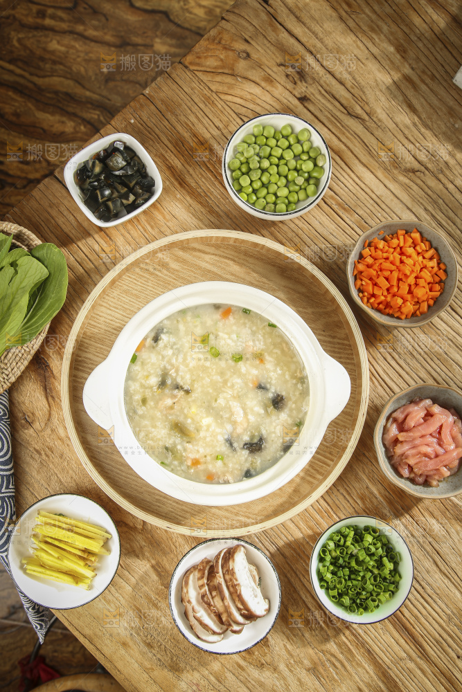 碗里的皮蛋瘦肉粥