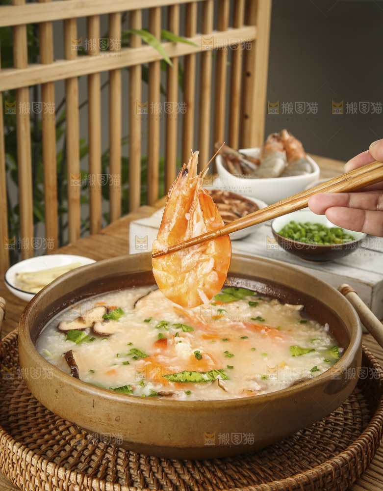 碗里的海鲜粥