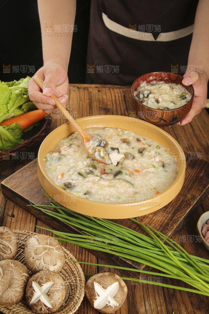 碗里的皮蛋瘦肉粥