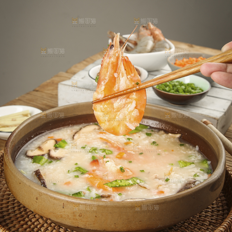 碗里的海鲜粥