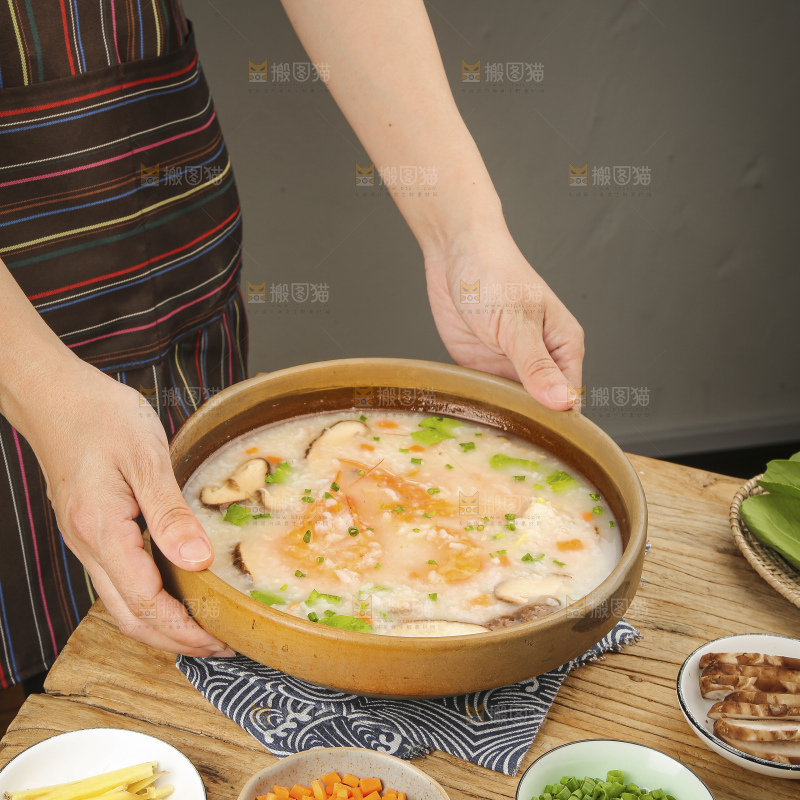 碗里的海鲜粥