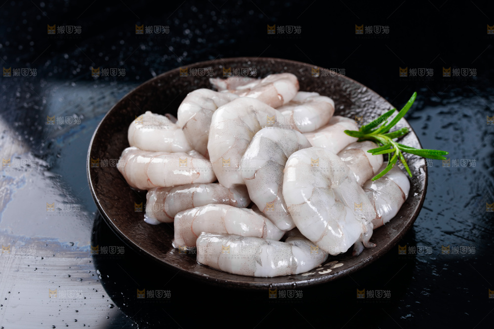 深底上的青虾仁