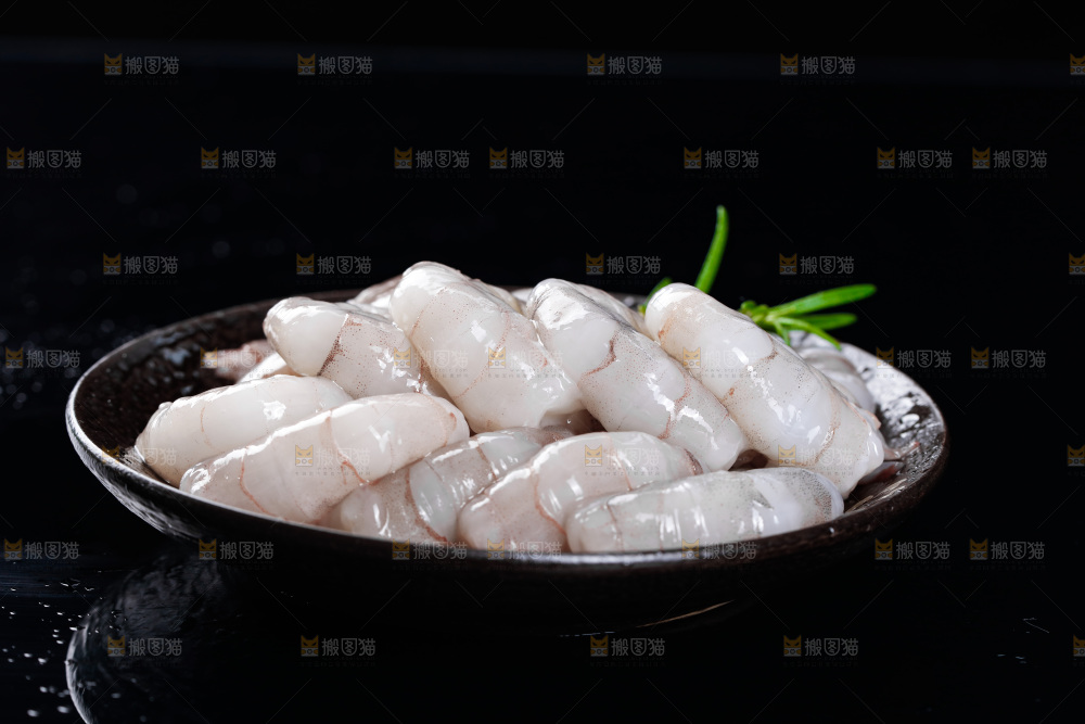 深底上的青虾仁