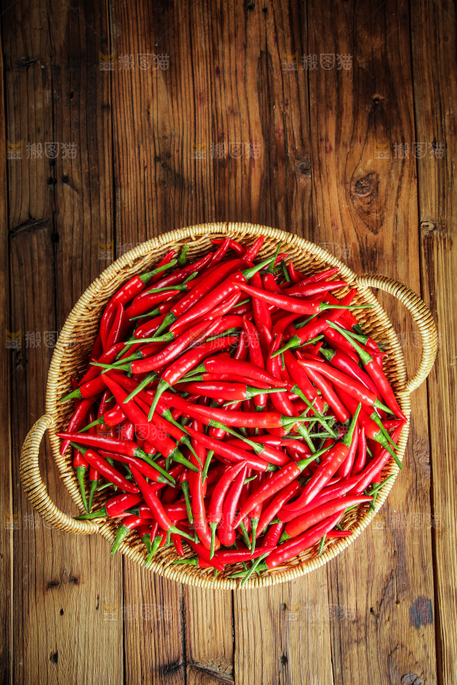 木底上的小米椒