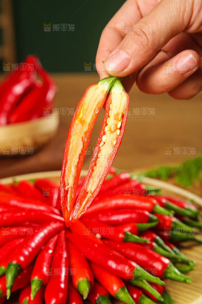 深底上的农家小米辣
